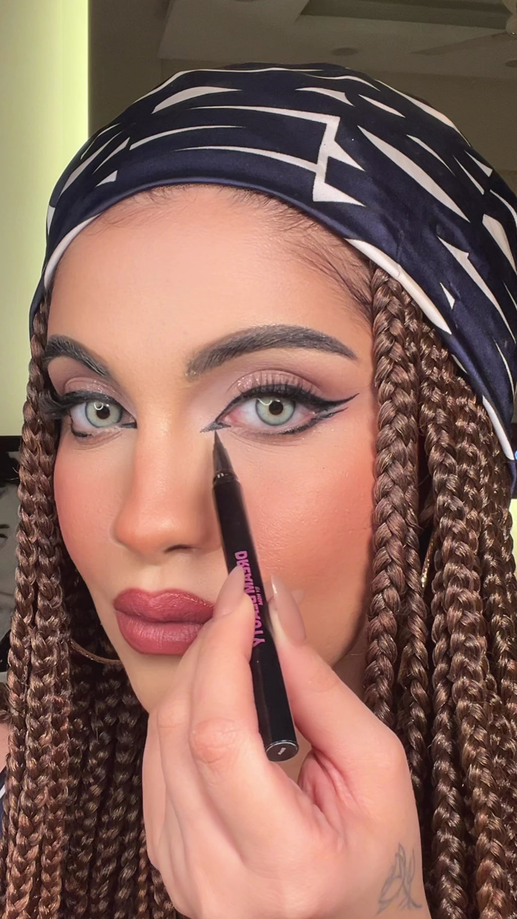 High Liner - (Super Easy Precision Liquid Eyeliner) - Black